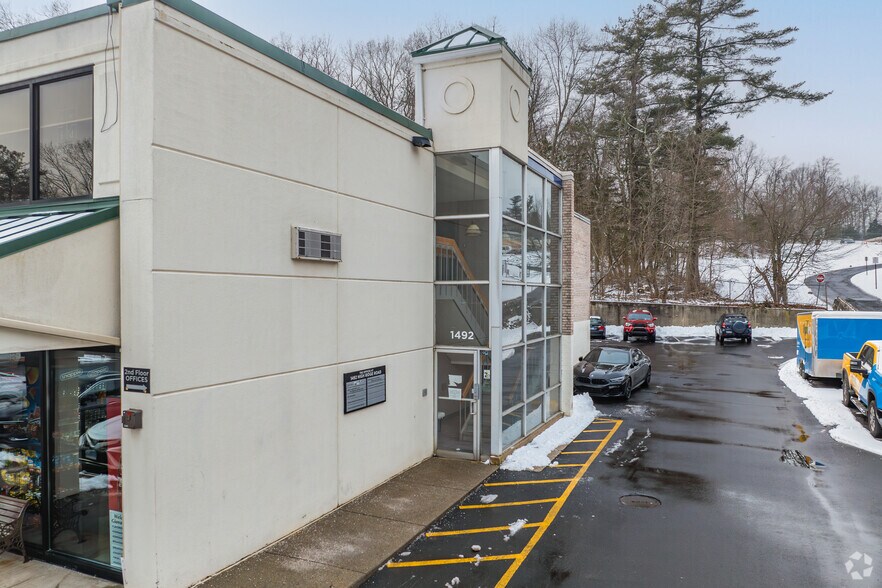 More Photos Of 1492 High Ridge Rd, Stamford Freestanding For Lease