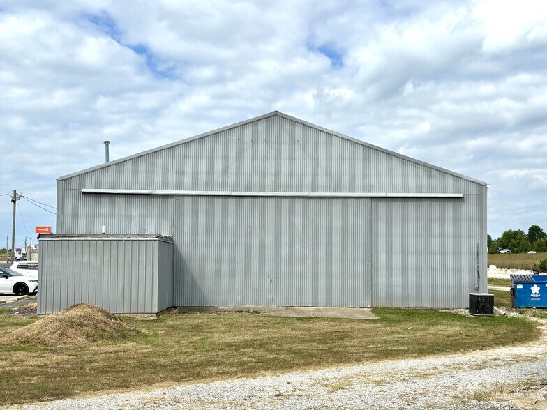 More Photos Of 825 New York Dr, Vandalia Storefront Retail Office For Sale