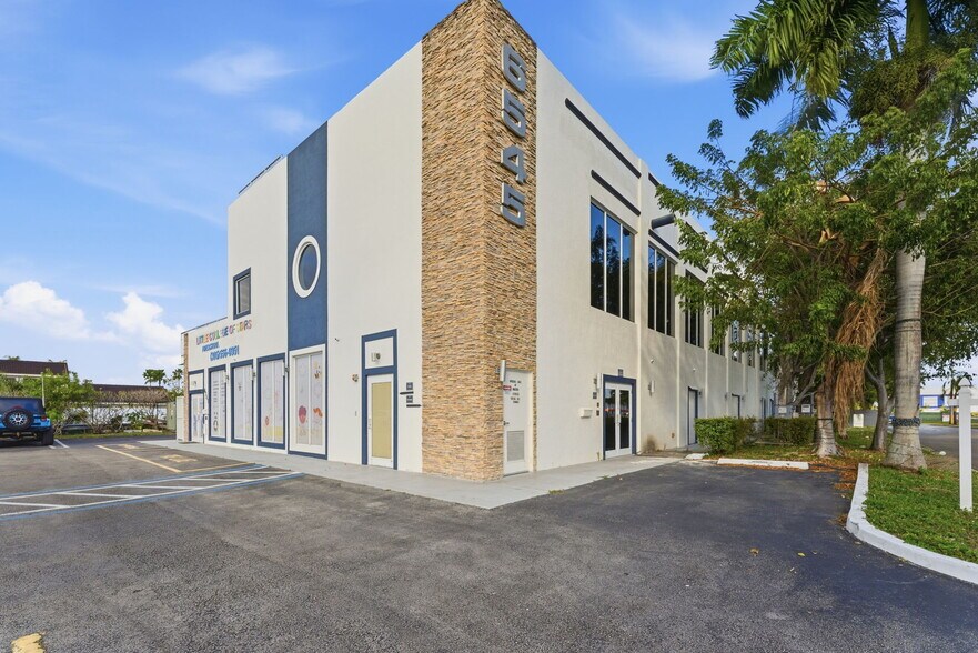 More Photos Of 6545 NW 169th St, Hialeah Medical For Sale
