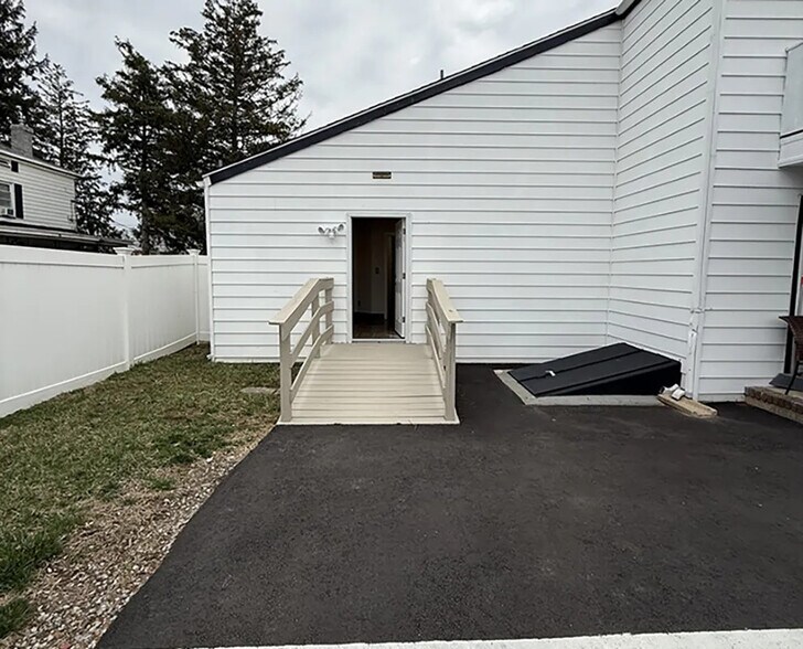More Photos Of 1457 Nottingham Way, Hamilton Medical For Lease