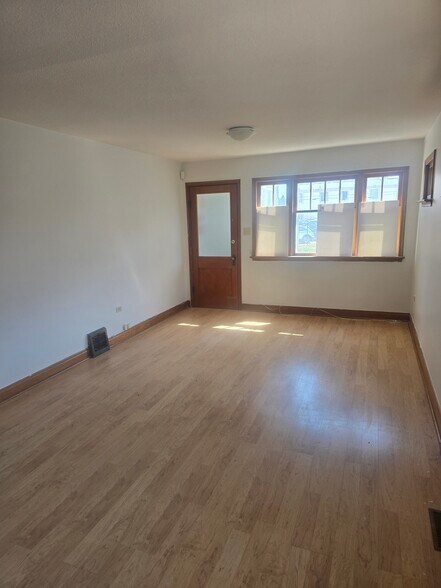 More Photos Of 4914 50 Av, Red Deer Office For Sale
