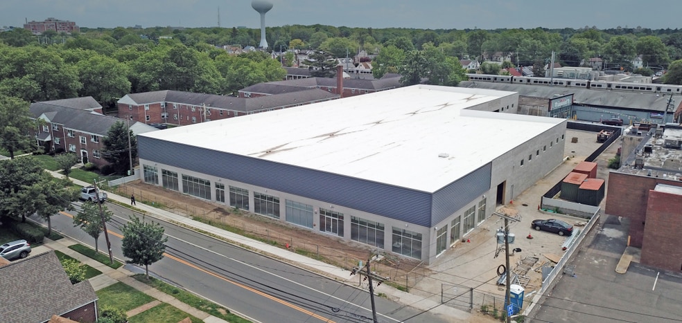 Primary Photo Of 435 1st St, Mineola Warehouse For Lease