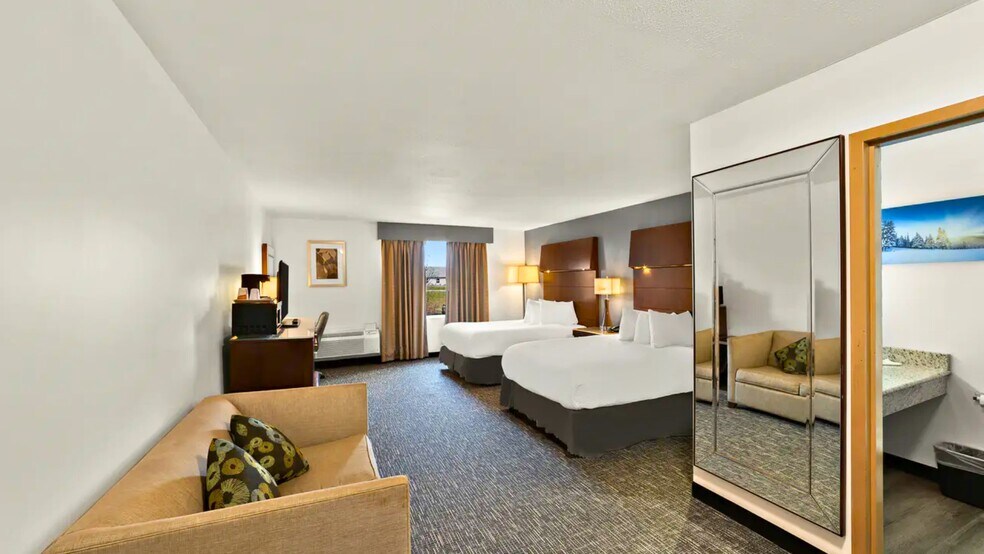 More Photos Of 30 Access Hwy, Caribou Hotel For Sale