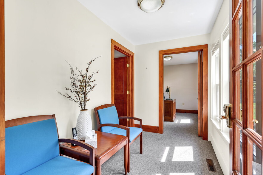 More Photos Of 530 Great Rd, Acton Office For Lease