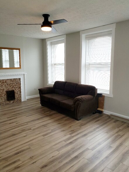 More Photos Of 1584-1586 S High St, Columbus Storefront Retail Residential For Sale