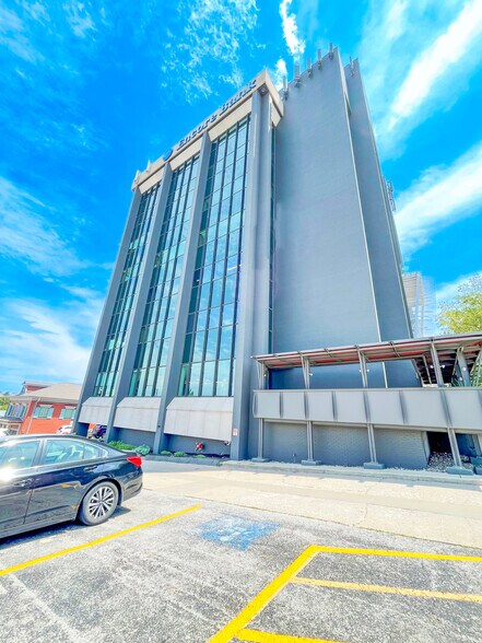 More Photos Of 112 W Center St, Fayetteville Office For Lease