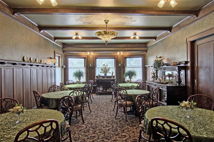 More Photos Of 230 Wellington St, Traverse City Hospitality For Sale