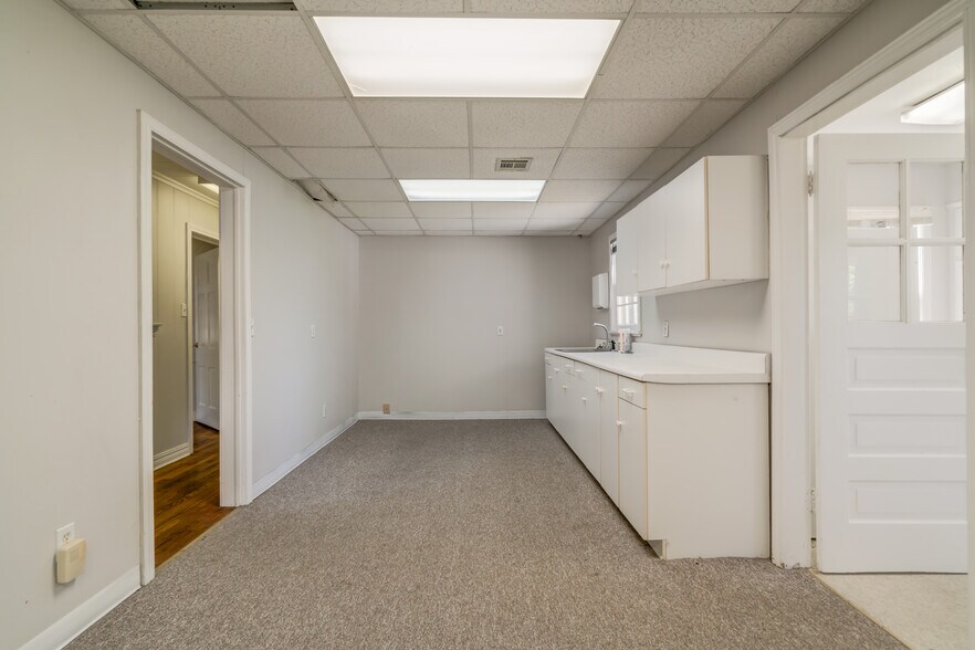 More Photos Of 2600 Arlington St, Ada Office Residential For Sale