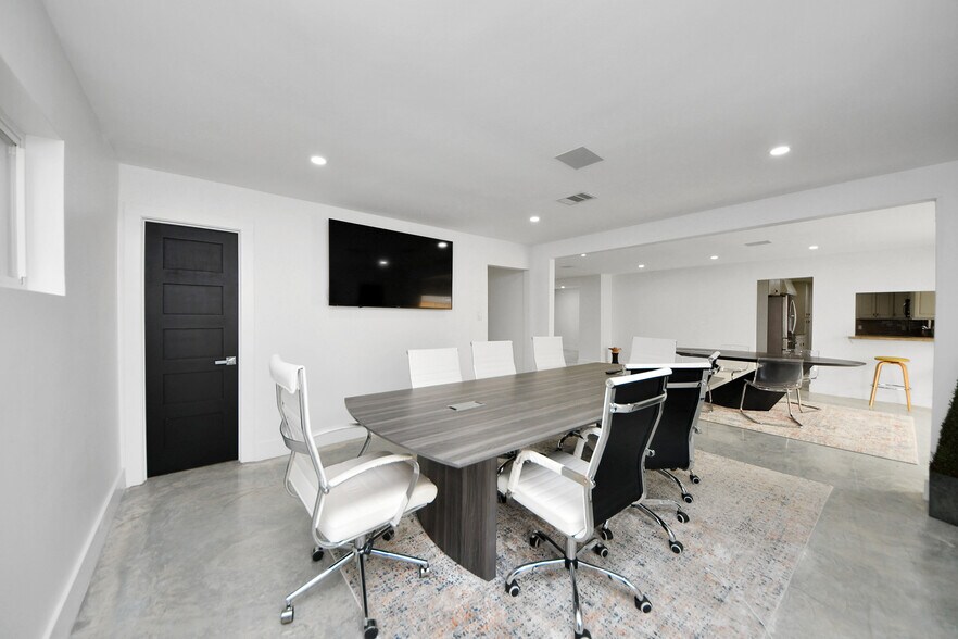 More Photos Of 4738 W. Alabama, Houston Loft Creative Space For Sale