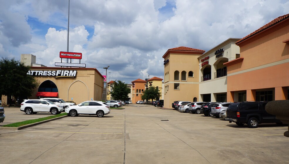 More Photos Of 3005-3115 W Loop 610, Houston Unknown For Lease