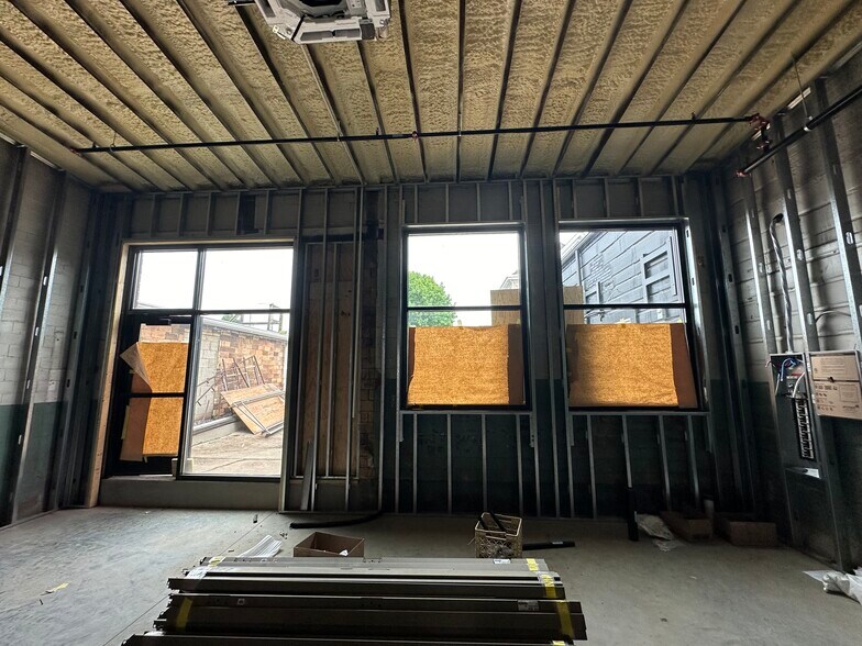 More Photos Of 154 S Main St, Zelienople Freestanding For Lease