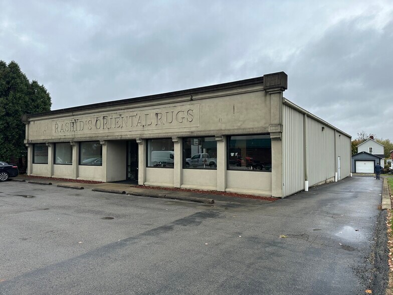 More Photos Of 1236 E Washington St, New Castle Showroom For Sale