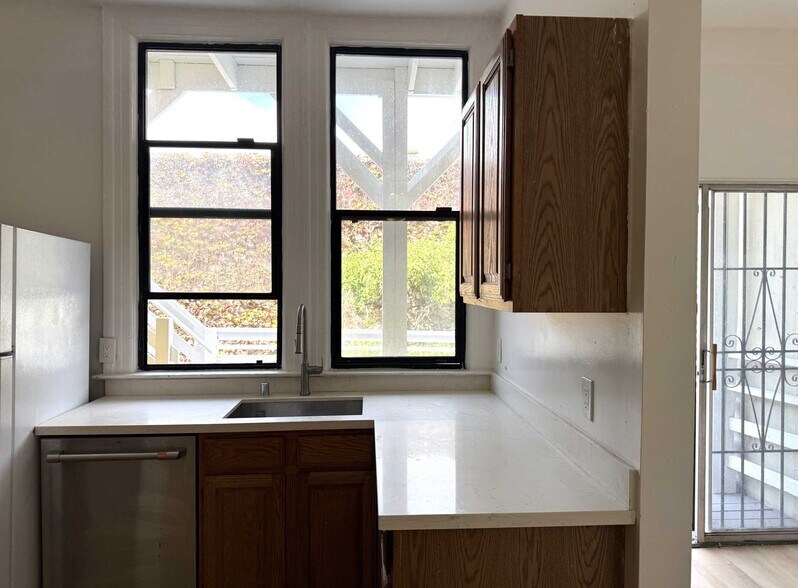 More Photos Of 736 14th St, San Francisco Apartments For Sale