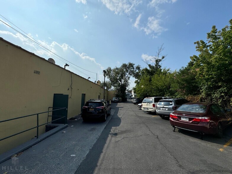 More Photos Of 12921 Merrick Blvd, Jamaica General Retail For Lease