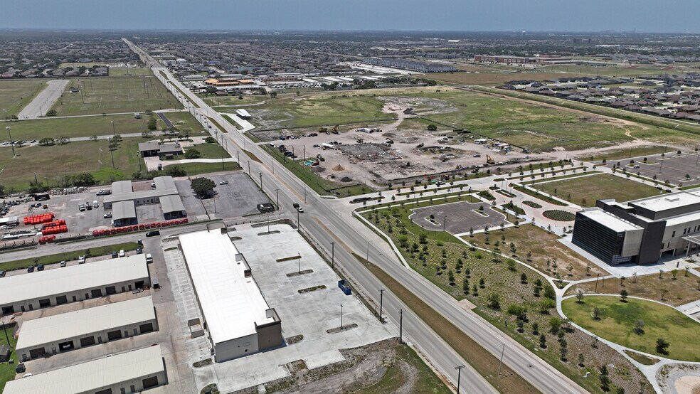 More Photos Of 7001 Yorktown Blvd, Corpus Christi Storefront For Lease