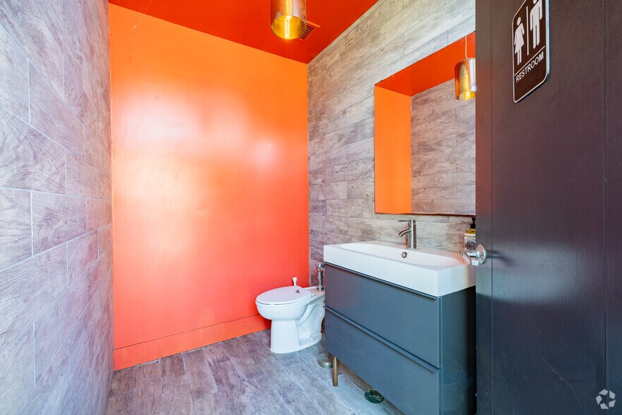 More Photos Of 401-405 W Foothill Blvd, Monrovia Freestanding For Lease
