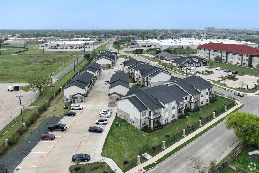 Primary Photo Of 15 Northgate Dr, Waxahachie Apartments For Sale