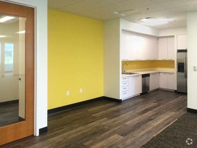 More Photos Of 12950 Worldgate Dr, Herndon Office For Lease