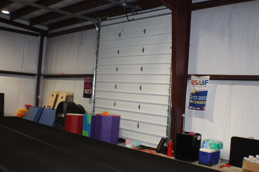 More Photos Of 9934 Express Dr, Highland Industrial For Lease