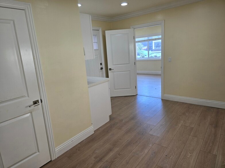 More Photos Of 910 S Victory Blvd, Burbank Storefront Retail Residential For Lease