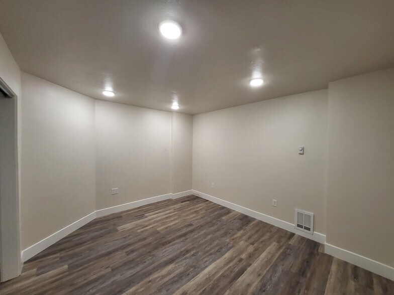 More Photos Of 184 W Pine St, Shelley Office Residential For Sale