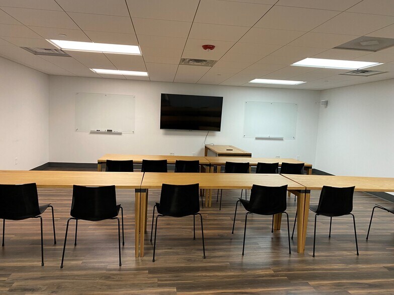 More Photos Of 1911 S National Ave, Springfield Medical For Lease