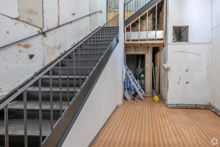 More Photos Of 2146 Mott Ave, Far Rockaway Storefront Retail Office For Lease