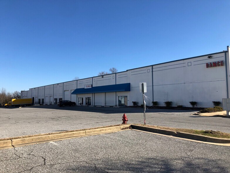 More Photos Of 7931-7997 Fernham Ln, Forestville Unknown For Lease