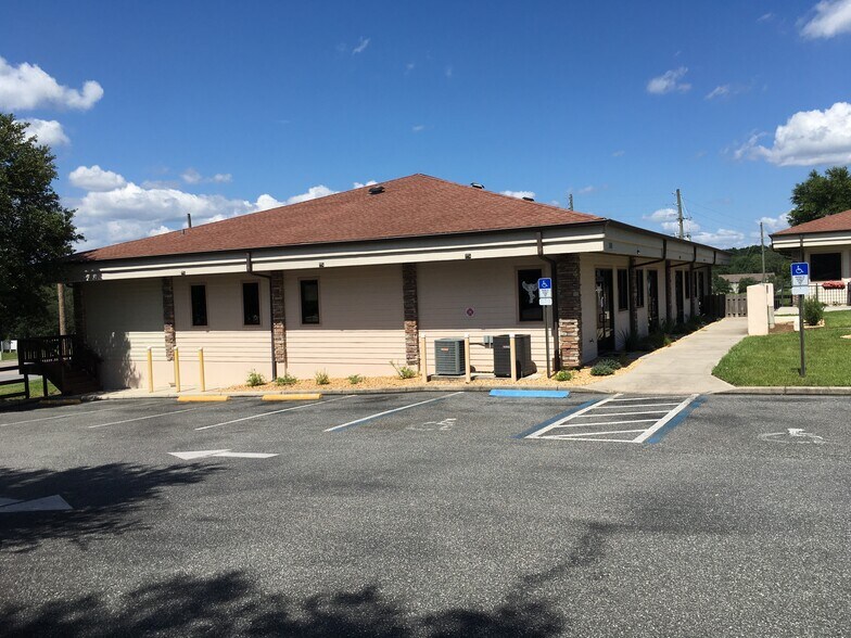 More Photos Of 301 Skyline Dr, Lady Lake Medical For Sale