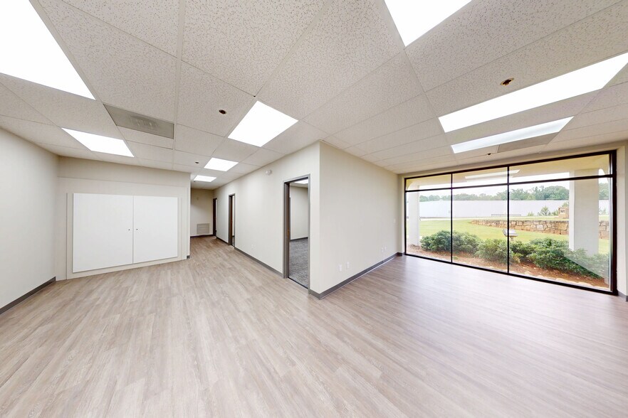 More Photos Of 5070 Minola Dr, Stonecrest Distribution For Lease