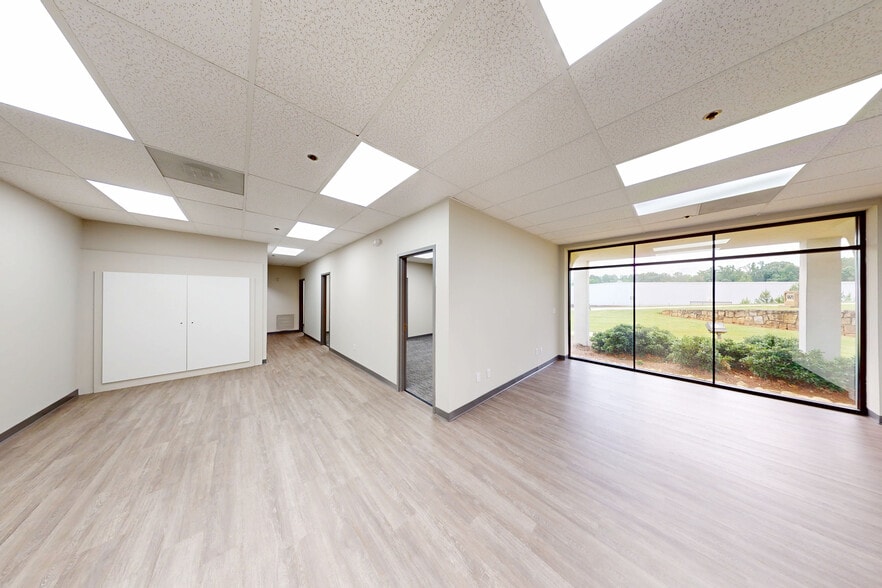 More Photos Of 5070 Minola Dr, Stonecrest Distribution For Sale