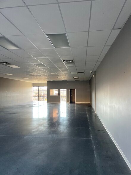 More Photos Of 100 Linden Square Dr, Bristol Unknown For Lease