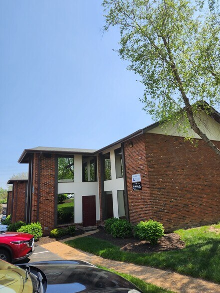 More Photos Of 101-279 Clarkson Executive Park, Ellisville Office For Lease