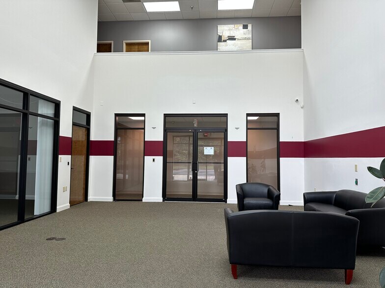 More Photos Of 2425 Wall St, Conyers Medical For Lease