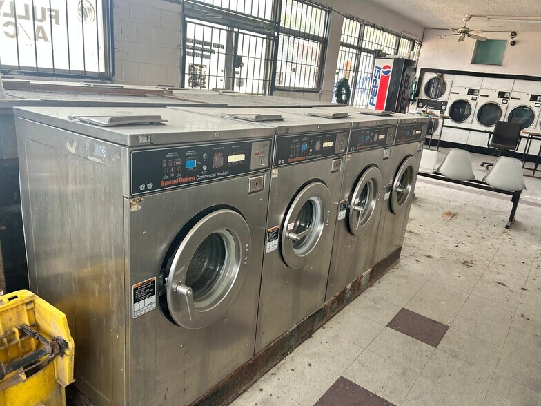 More Photos Of 5602 Cavalcade St, Houston Storefront For Sale