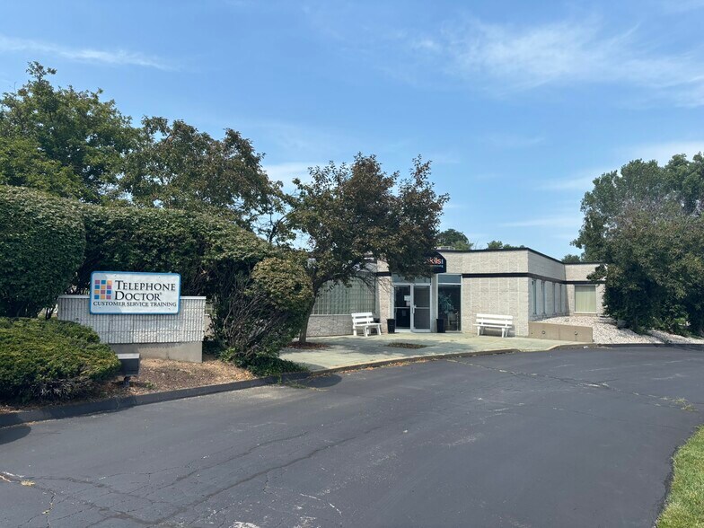 More Photos Of 30 Hollenberg Ct, Bridgeton Office For Sale