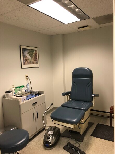 More Photos Of 1201 Nott St, Schenectady Medical For Sale