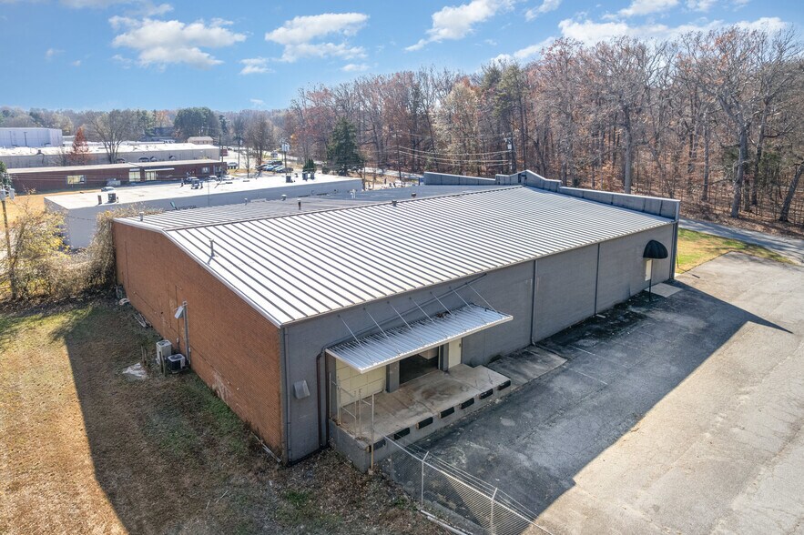 More Photos Of 3718 Old Battleground Rd, Greensboro Flex For Sale