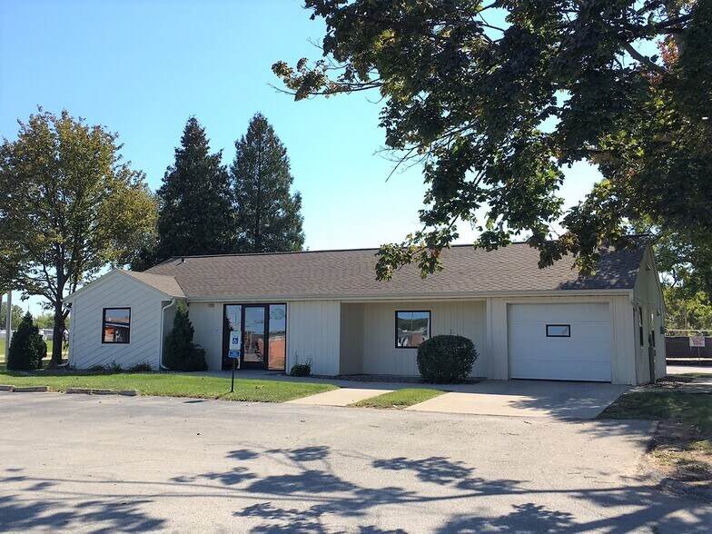 Primary Photo Of 2260 Main St, Green Bay Storefront Retail Office For Lease