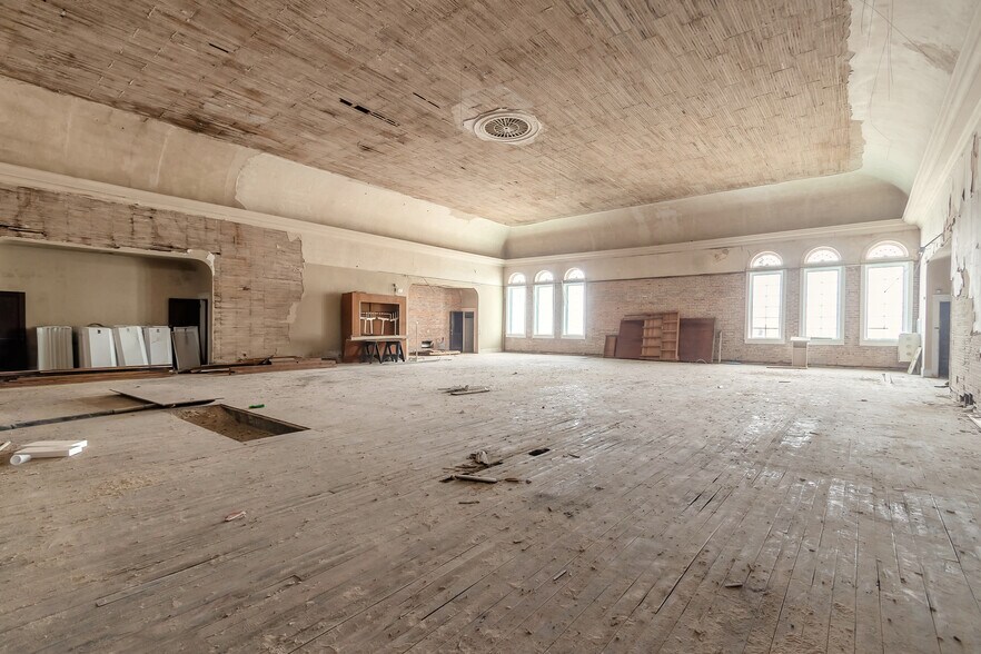 More Photos Of 135 Orange Ave, Daytona Beach Storefront For Sale