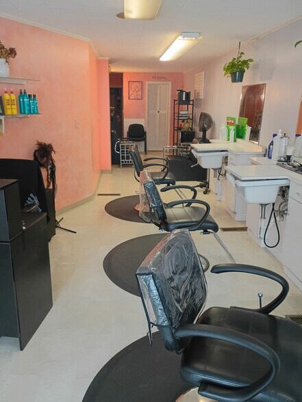 More Photos Of 89 Allds St, Nashua Convenience Store For Lease