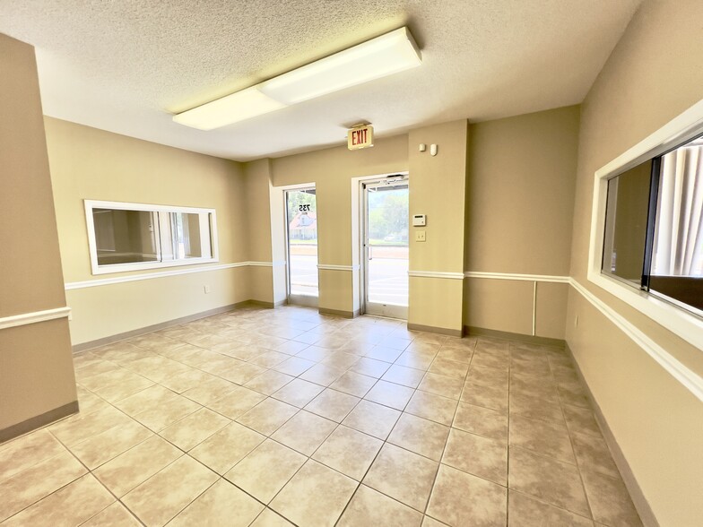 More Photos Of 735 S Broad St, Mooresville Office Residential For Lease