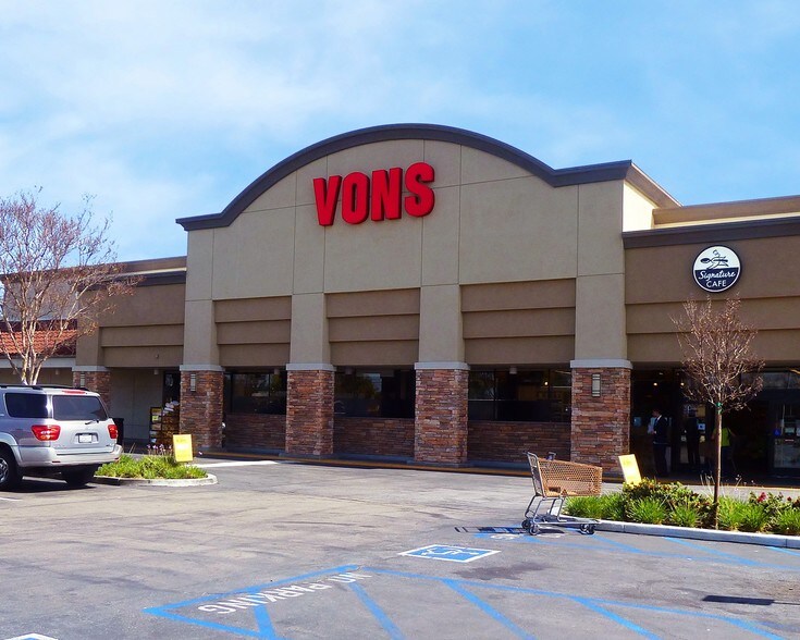 Primary Photo Of 11262-11322 Los Alamitos Blvd, Los Alamitos Unknown For Lease