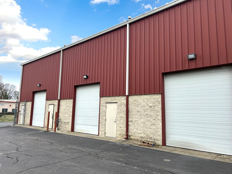 More Photos Of 804-820 Port Centre Pky, Portsmouth Light Manufacturing For Lease