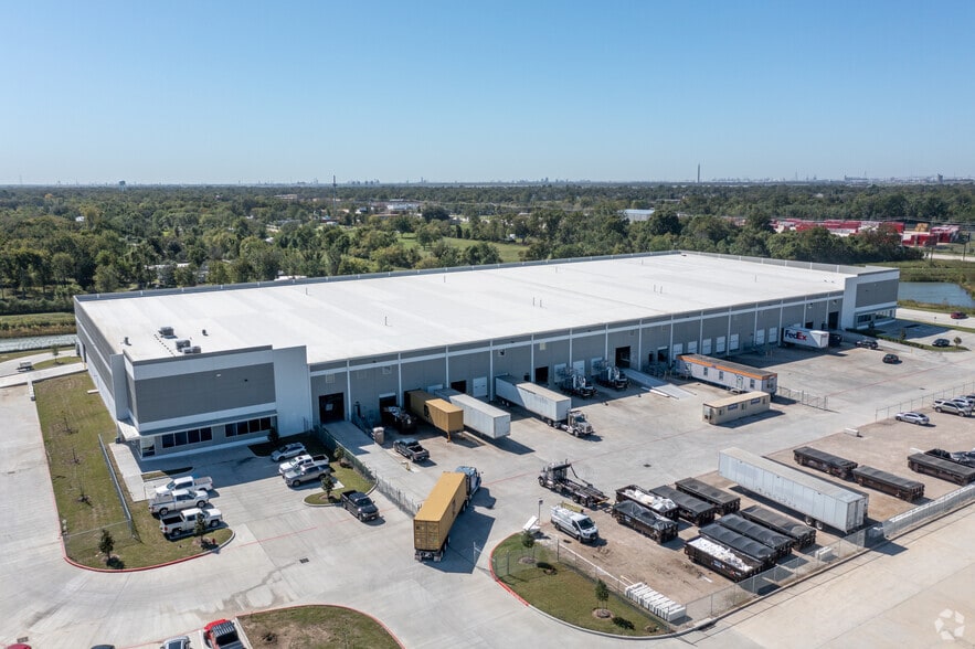 More Photos Of 2700 East Fwy, Baytown Unknown For Lease