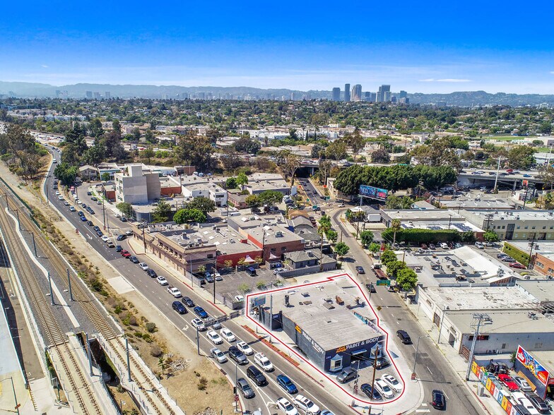 Primary Photo Of 8953 Venice Blvd, Los Angeles Auto Repair For Sale