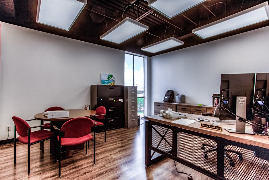 More Photos Of 6464 Brentwood Stair Rd, Fort Worth Office For Sale