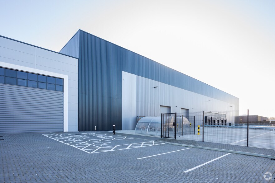 More Photos Of 100 Arrow Point, Crawley Distribution For Lease