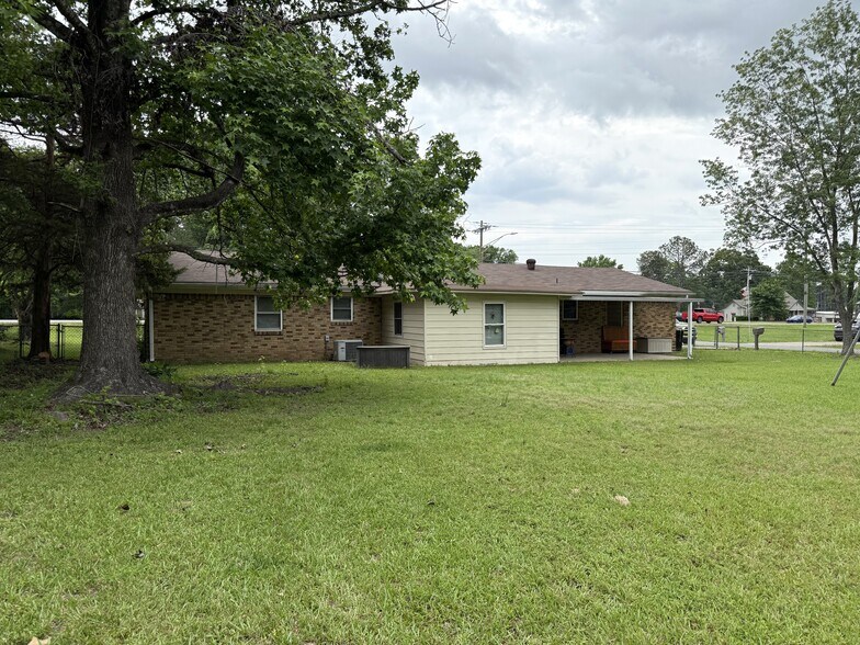 More Photos Of 608 S Pine St, Cabot Flex For Sale