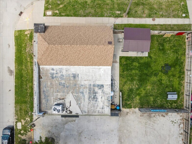 More Photos Of 626 16th Avenue, Council Bluffs General Retail For Sale